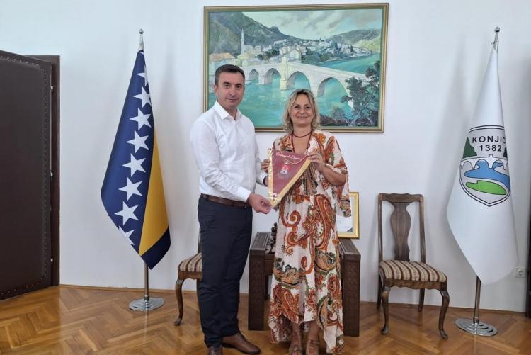 Barbara Bonciani e il sindaco di Konjic
