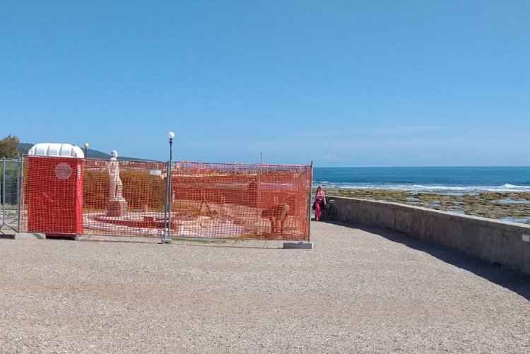 foto del cantiere aperto per il restauro del Monumento al Marinaio