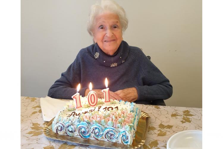 Foto di Francesca Bertini che festeggia i 101 anni 