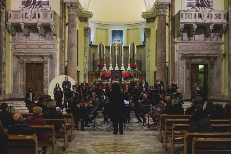 nella foto, il concerto di Natale in duomo con l'Orchestra Goldoni lo scorso anno