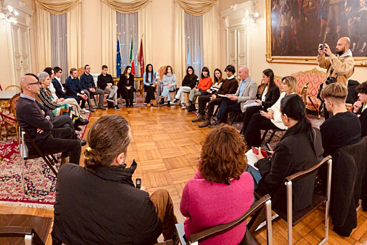 nella foto, la presentazione del Consiglio Comunale dei Giovani di Livorno