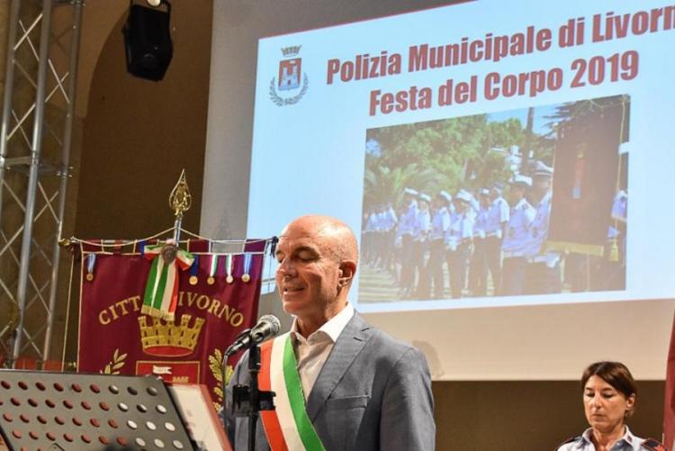Foto del sindaco Luca Salvetti alla festa della Polizia Municipale (foto Simone Lanari)