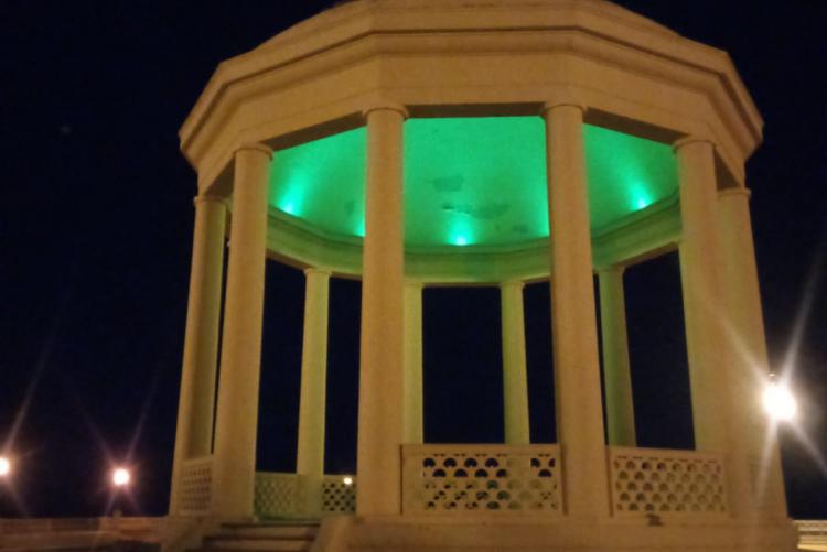foto del Gazebo della Terrazza Mascagni illuminato di verde