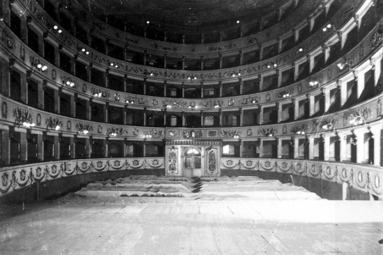 il teatro Rossini a Livorno