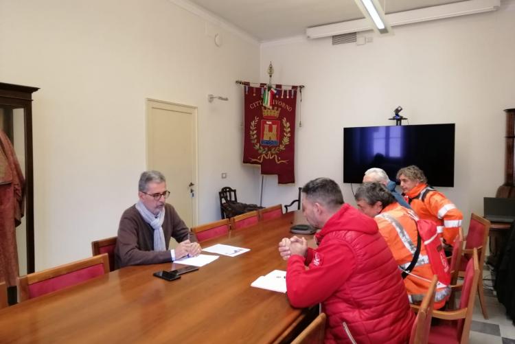 nella foto, l'incontro tra l'assessore Simoncini e una delegazione di lavoratori della Iss Palumbo