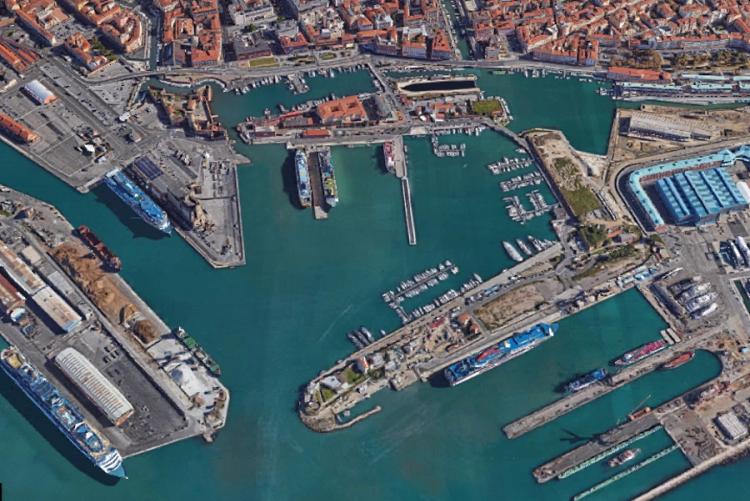 immagine del porto di Livorno