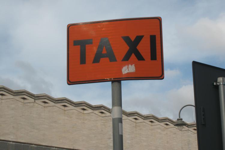 Foto di un cartello del taxi