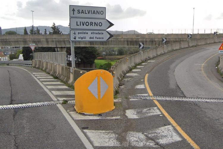 Foto della biforcazione all'uscita Livorno Sud della Variante